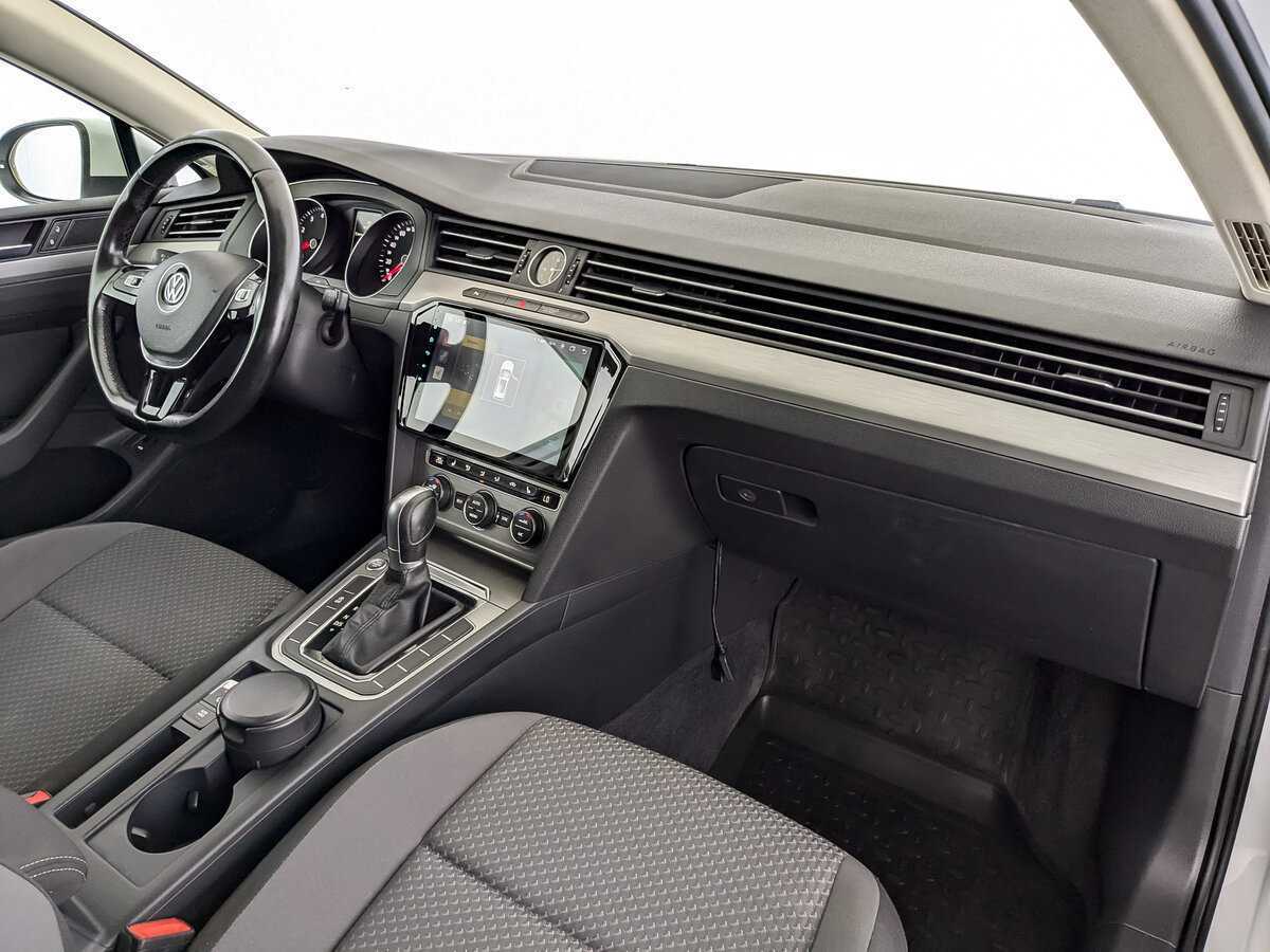 Купить Volkswagen Passat с пробегом. Фото: #10