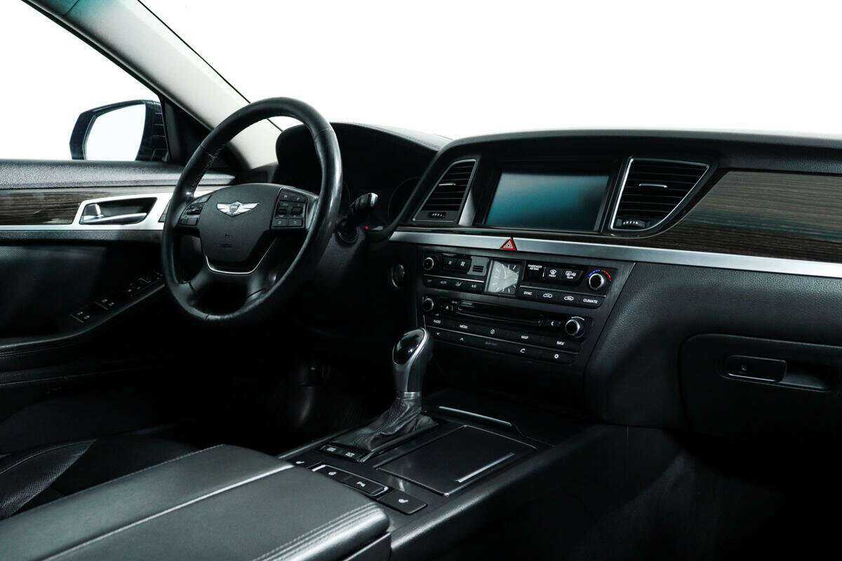 Купить Hyundai Genesis с пробегом. Фото: #8