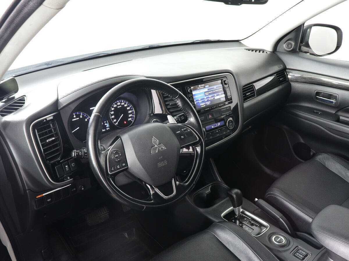 Купить Mitsubishi Outlander с пробегом. Фото: #8