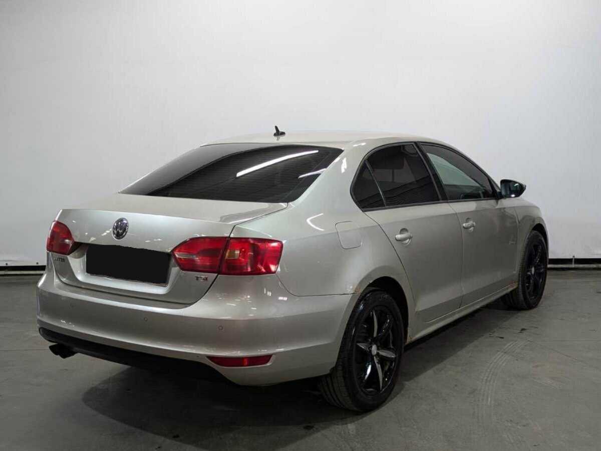 Купить Volkswagen Jetta с пробегом. Фото: #3