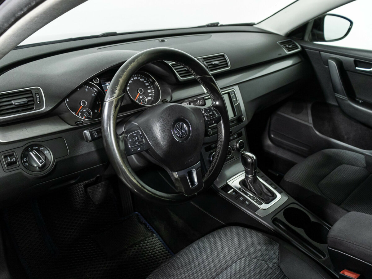Купить Volkswagen Passat с пробегом. Фото: #9