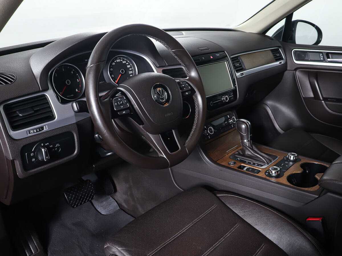 Купить Volkswagen Touareg с пробегом. Фото: #12
