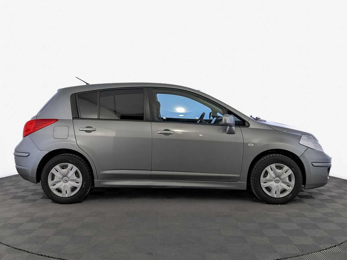 Купить Nissan Tiida с пробегом. Фото: #3