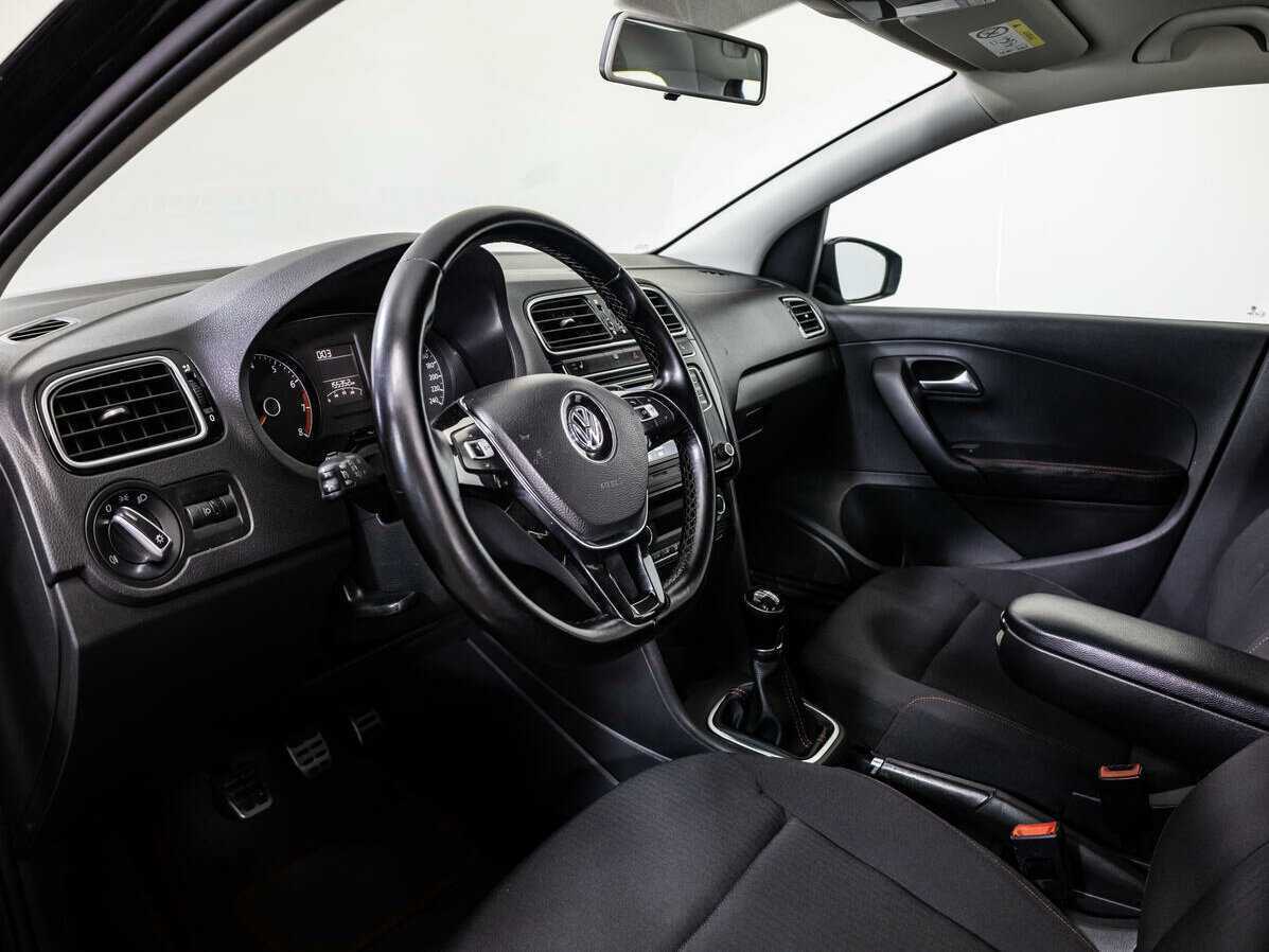 Купить Volkswagen Polo с пробегом. Фото: #10