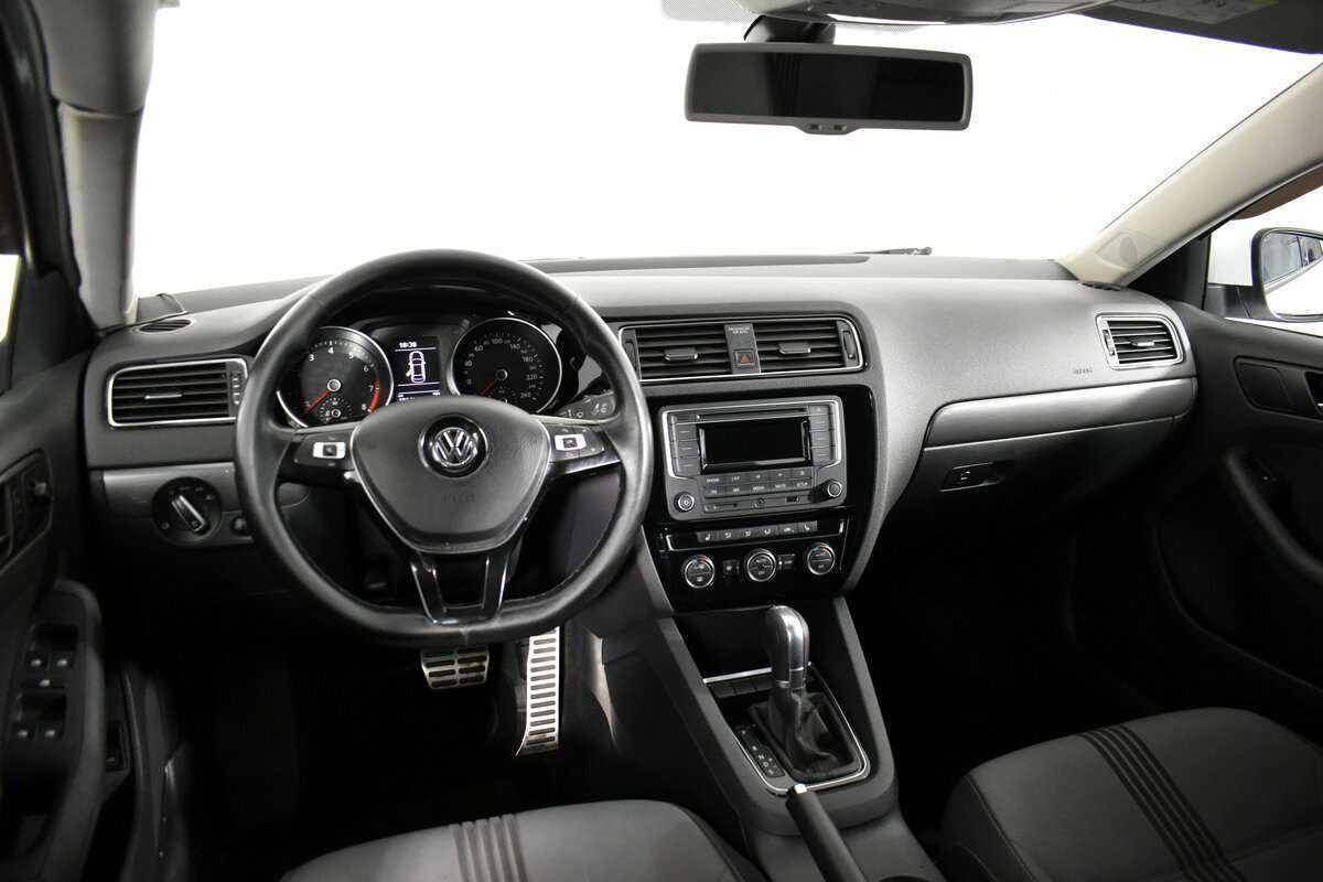 Купить Volkswagen Jetta с пробегом. Фото: #7