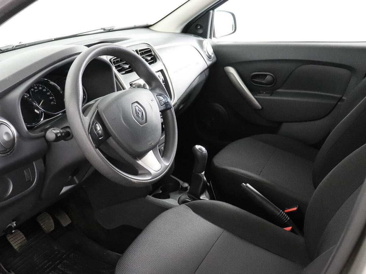 Купить Renault Sandero с пробегом. Фото: #9
