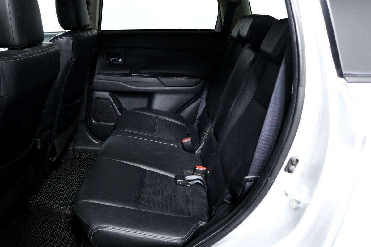 Купить Mitsubishi Outlander с пробегом. Фото: #11