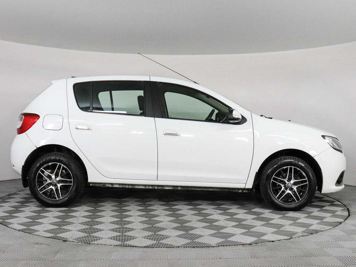 Купить Renault Sandero с пробегом. Фото: #3