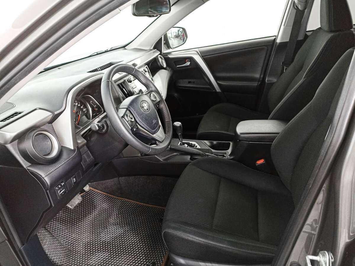 Купить Toyota RAV4 с пробегом. Фото: #13