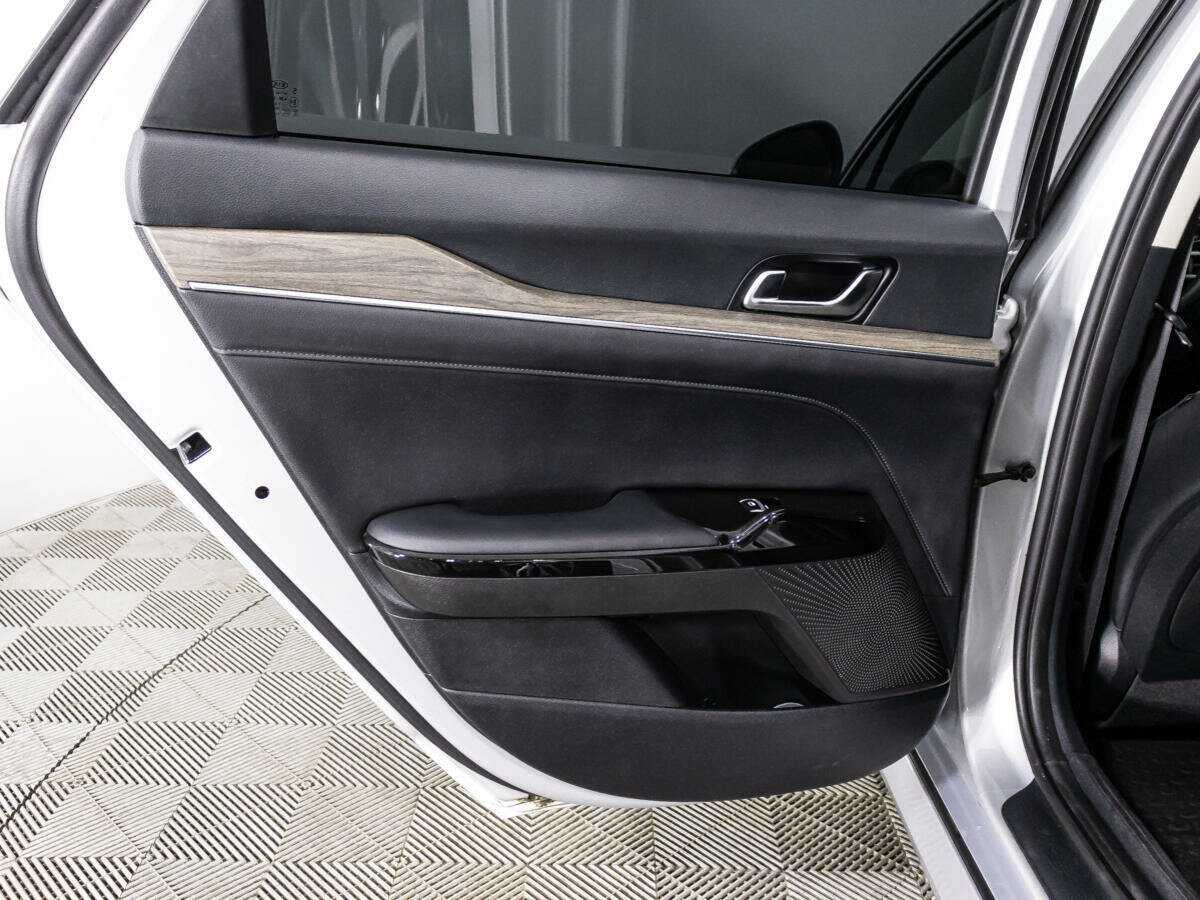 Купить Kia K5 с пробегом. Фото: #23