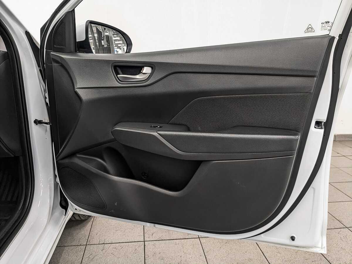 Купить Hyundai Solaris с пробегом. Фото: #21