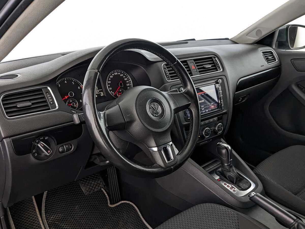 Купить Volkswagen Jetta с пробегом. Фото: #9