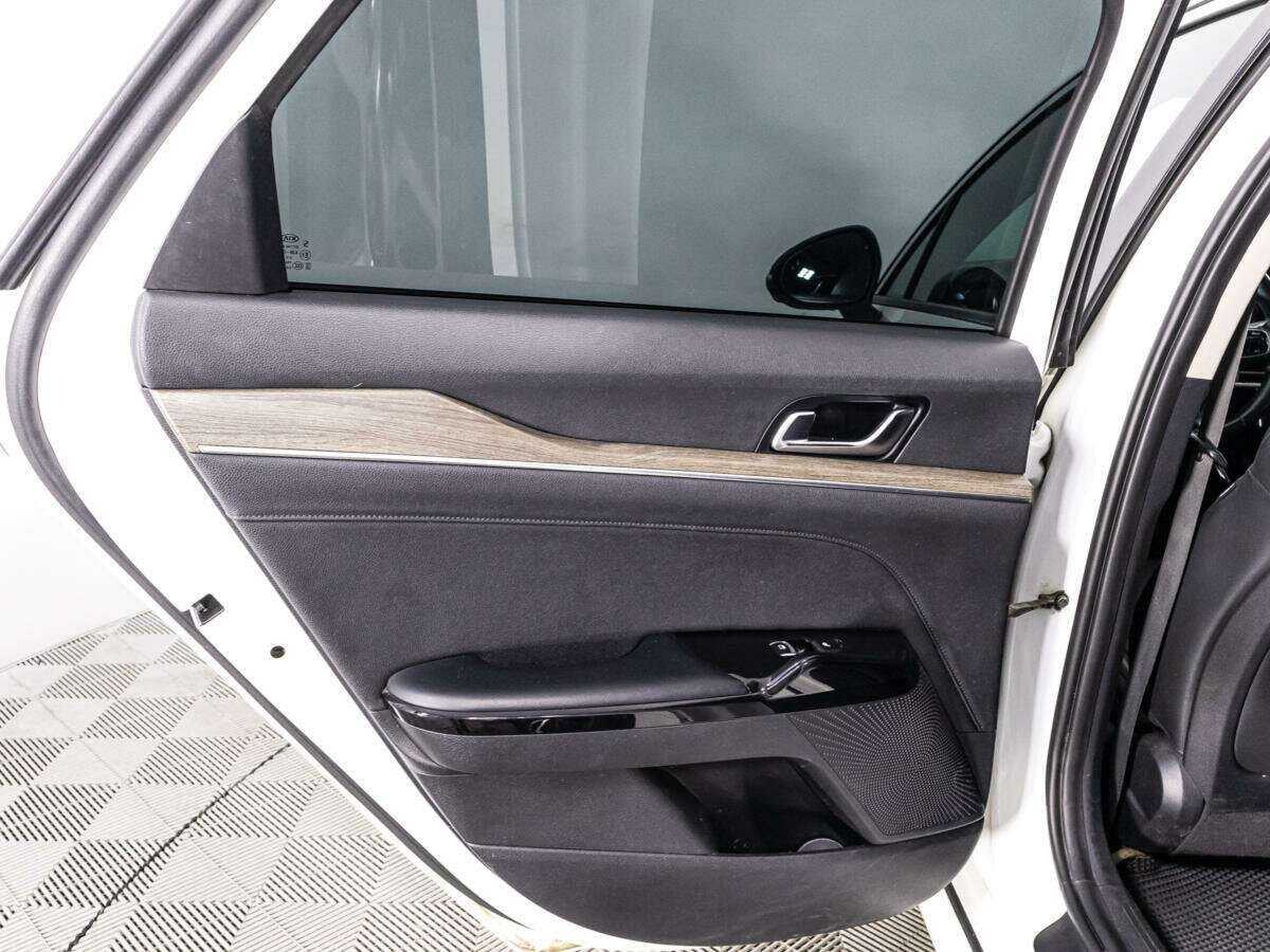 Купить Kia K5 с пробегом. Фото: #24