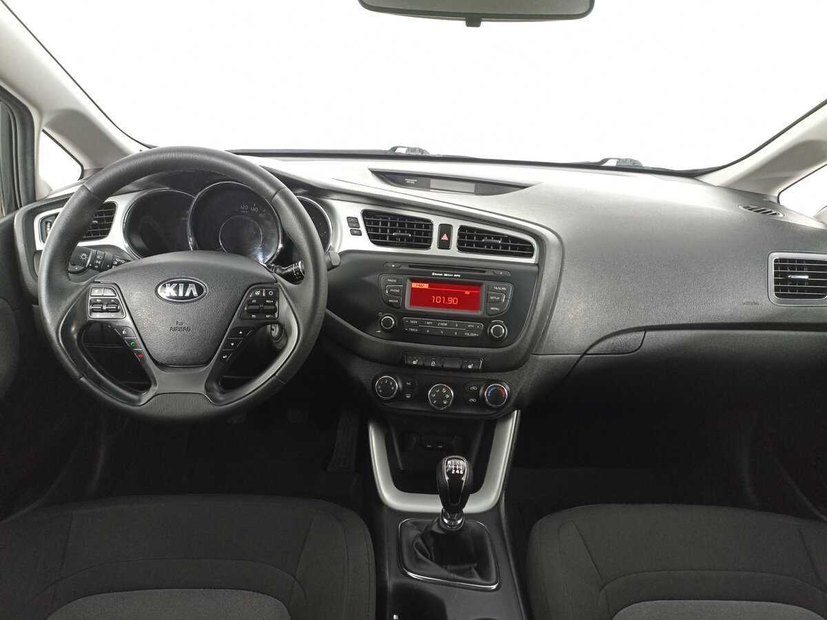 Купить Kia Ceed с пробегом. Фото: #10