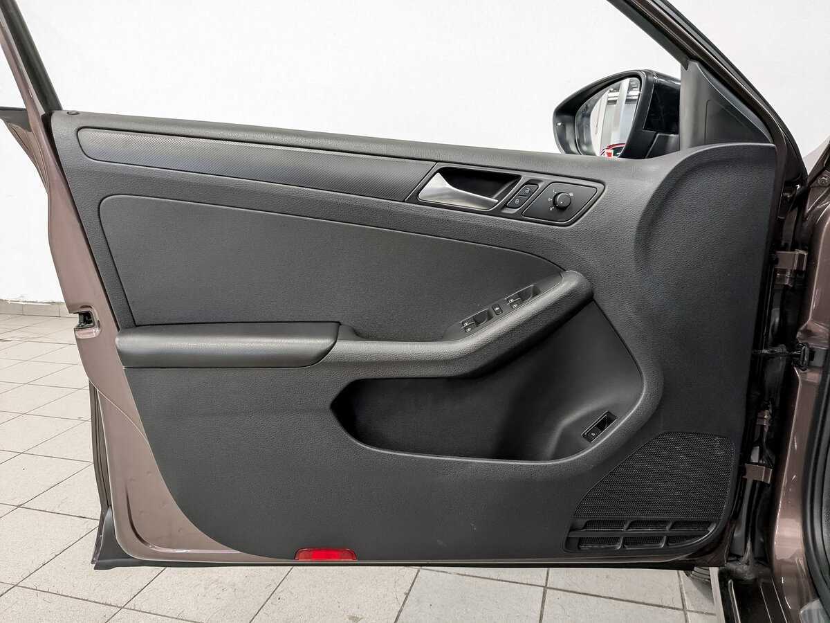 Купить Volkswagen Jetta с пробегом. Фото: #18