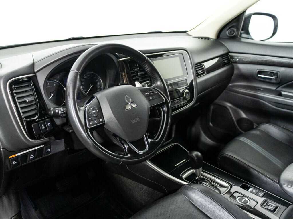Купить Mitsubishi Outlander с пробегом. Фото: #10