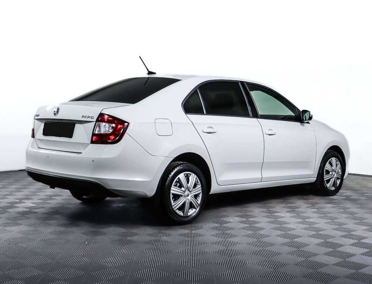 Купить Skoda Rapid с пробегом. Фото: #4