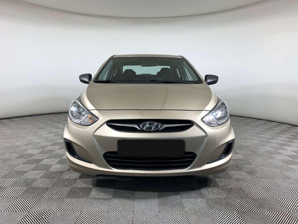 Купить Hyundai Solaris с пробегом. Фото: #1