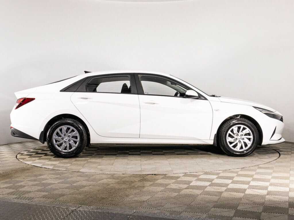 Купить Hyundai Elantra с пробегом. Фото: #3