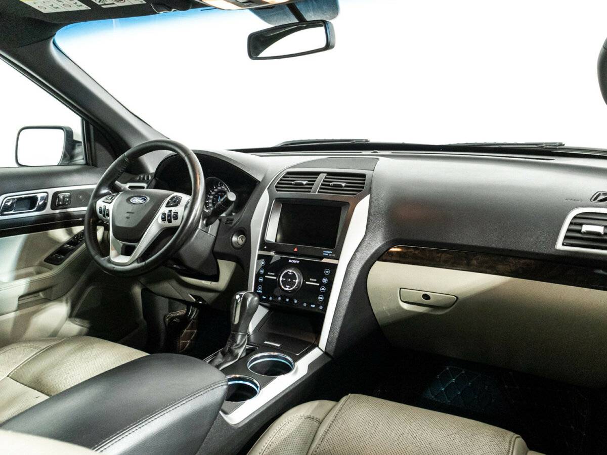 Купить Ford Explorer с пробегом. Фото: #6