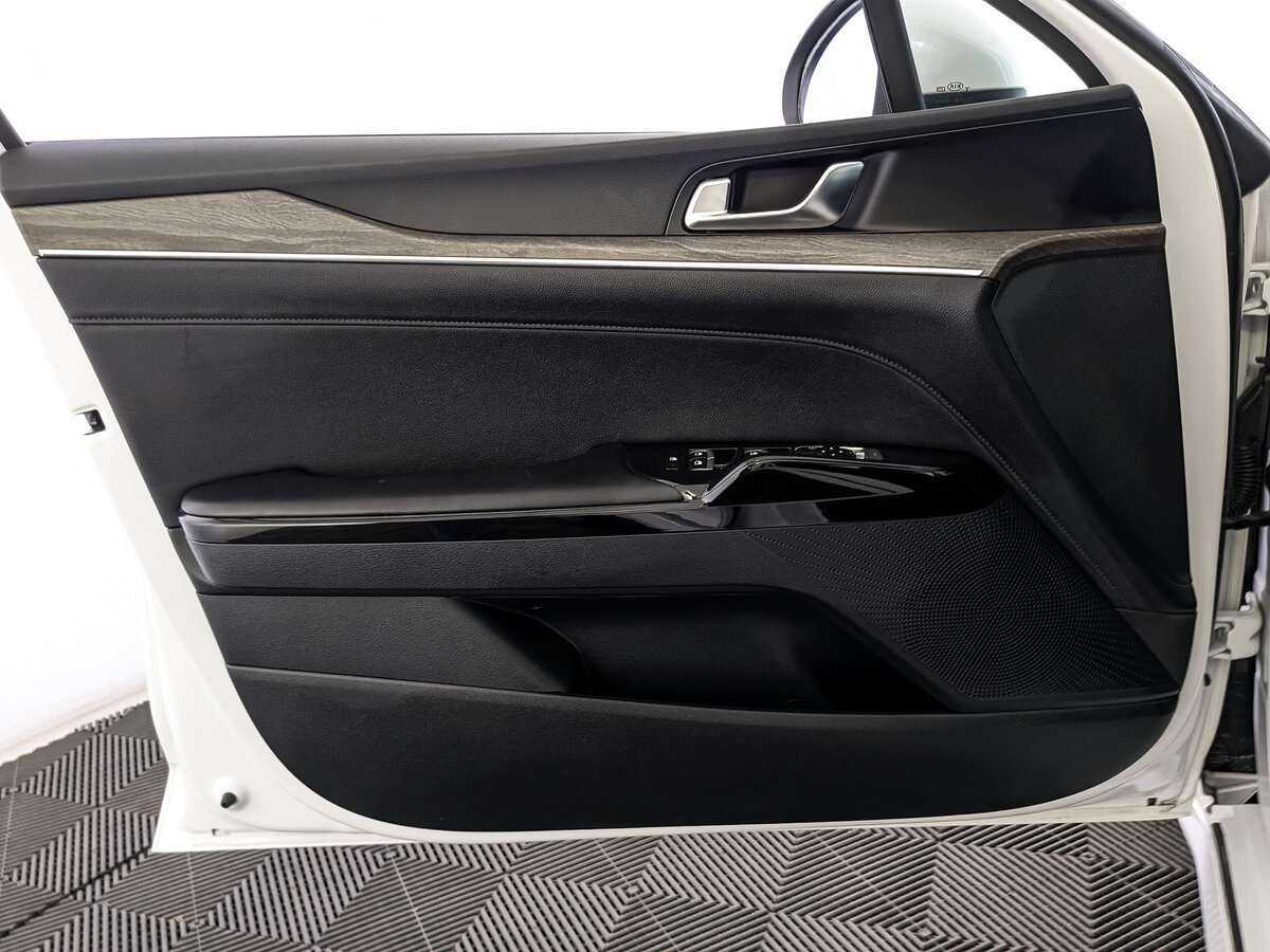 Купить Kia K5 с пробегом. Фото: #18