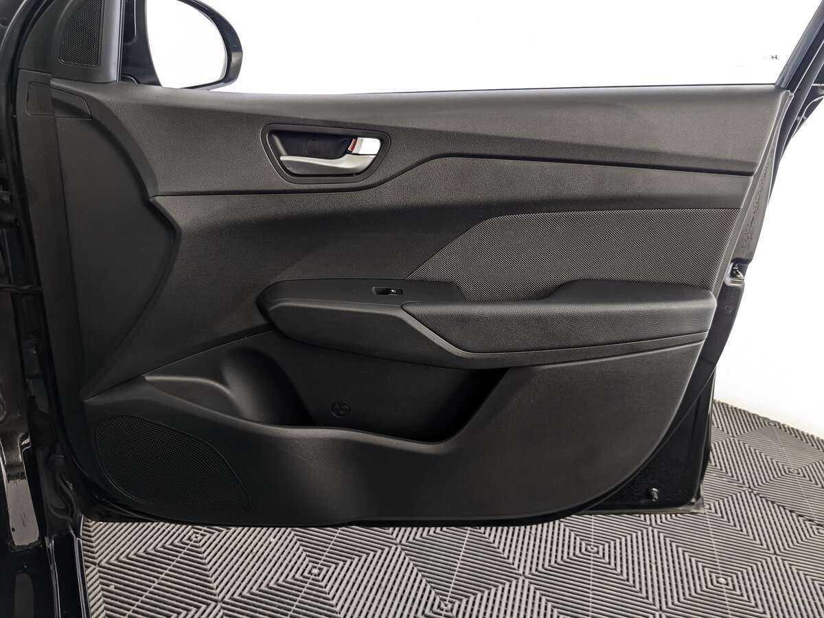 Купить Hyundai Solaris с пробегом. Фото: #20