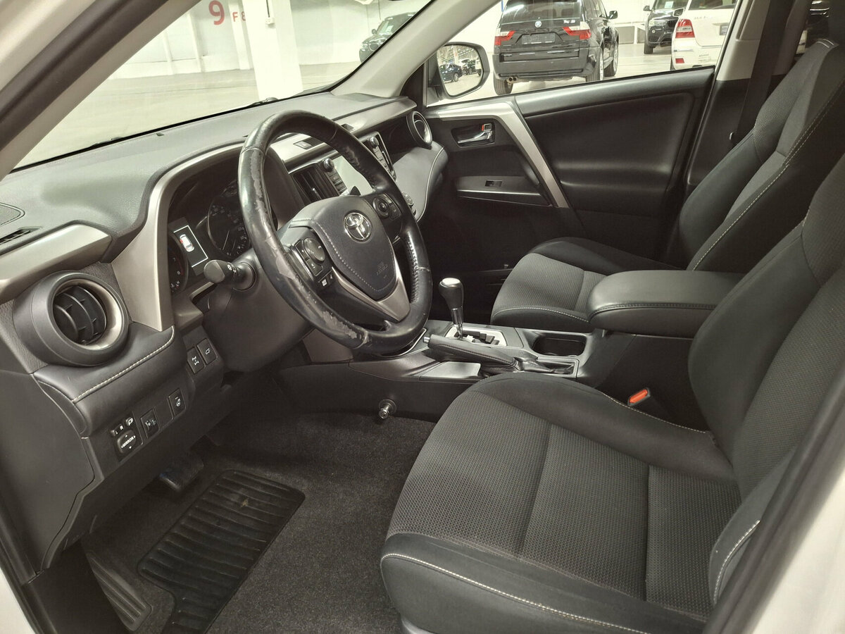 Купить Toyota RAV4 с пробегом. Фото: #14