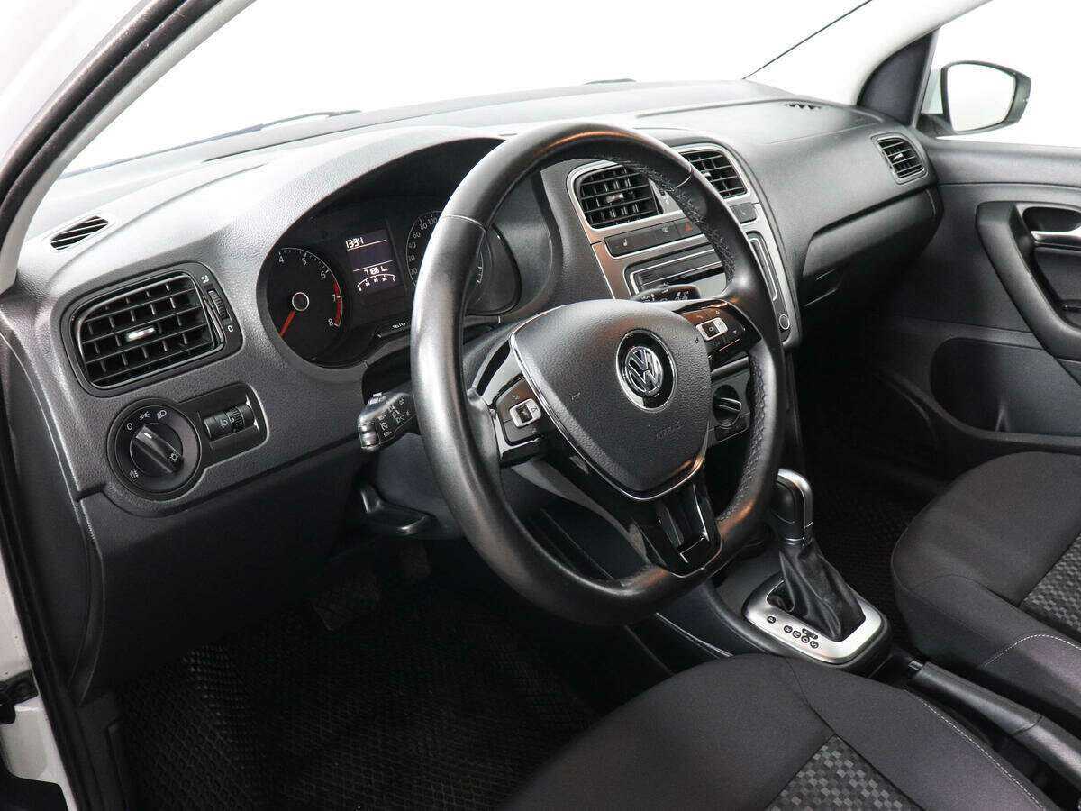 Купить Volkswagen Polo с пробегом. Фото: #7