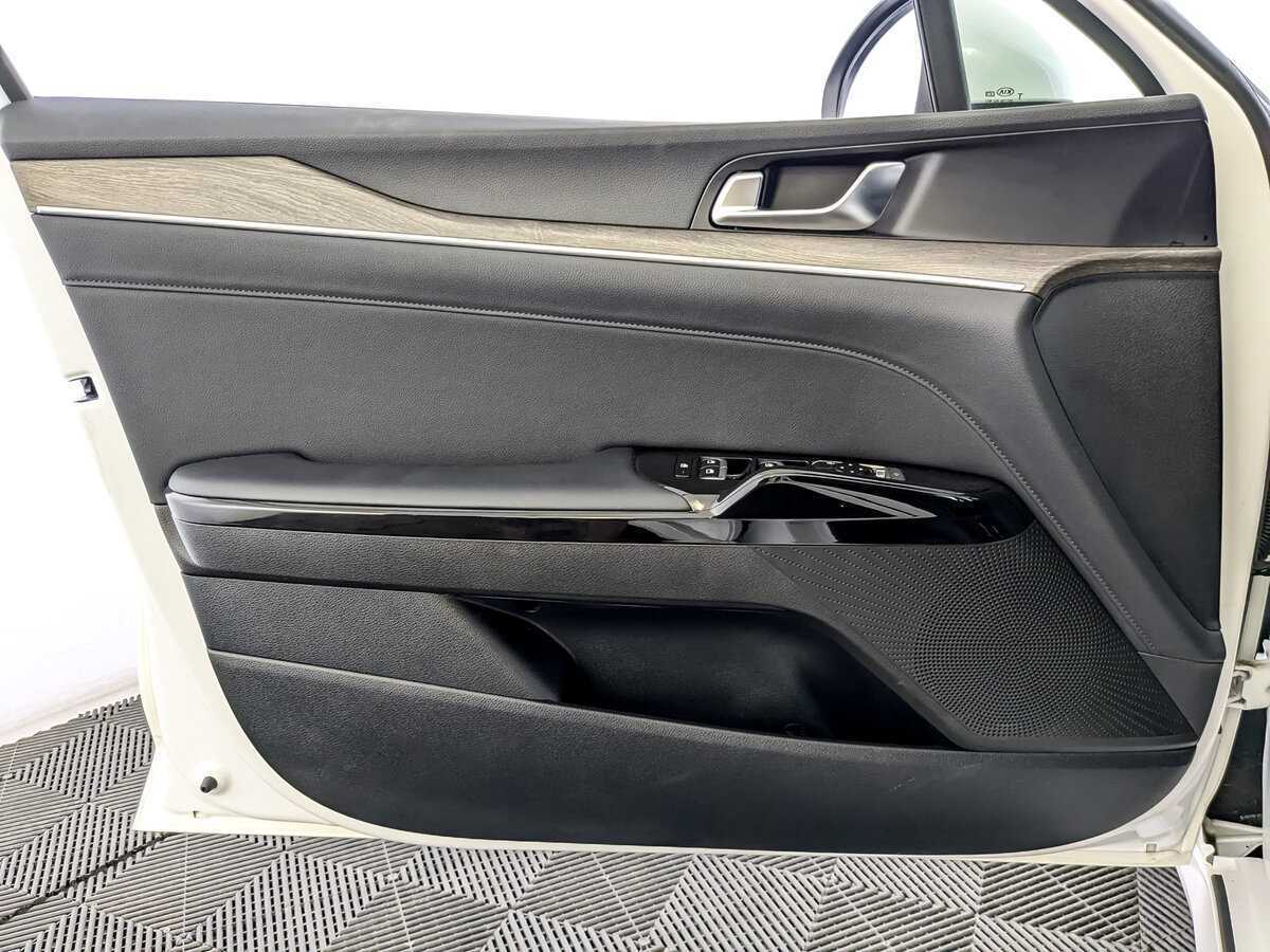 Купить Kia K5 с пробегом. Фото: #13