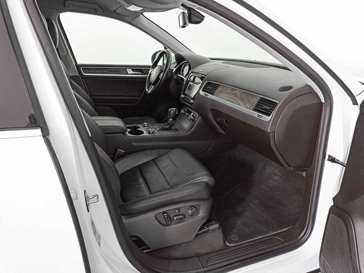 Купить Volkswagen Touareg с пробегом. Фото: #8