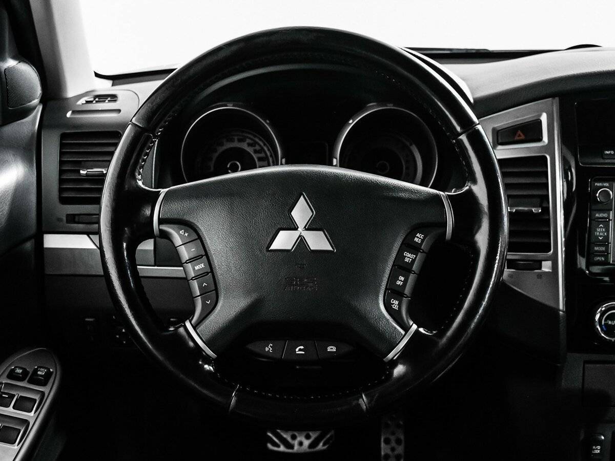 Купить Mitsubishi Pajero с пробегом. Фото: #11