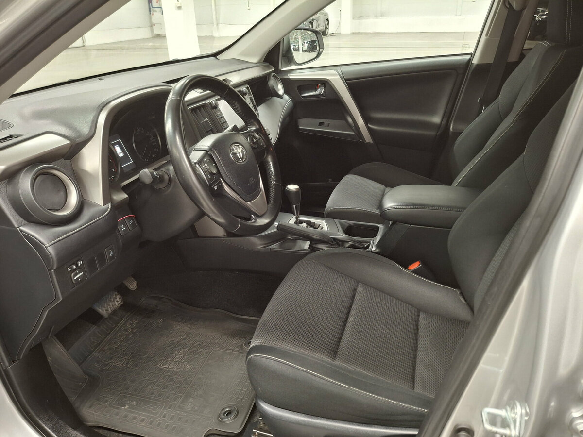 Купить Toyota RAV4 с пробегом. Фото: #15