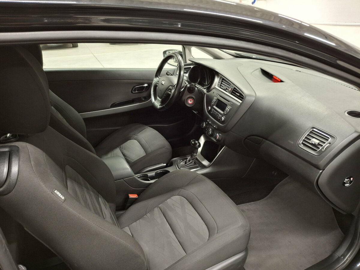 Купить Kia Ceed с пробегом. Фото: #10