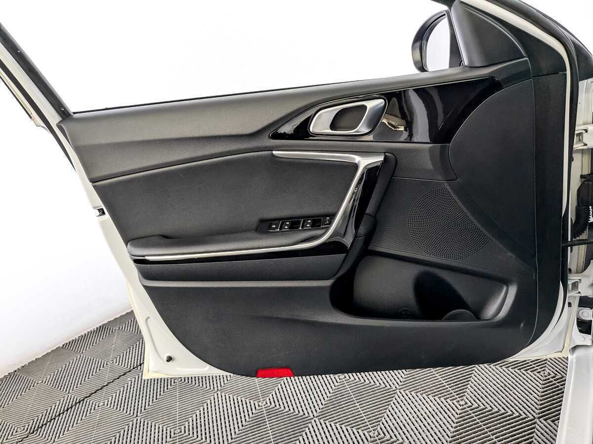 Купить Kia Ceed с пробегом. Фото: #18