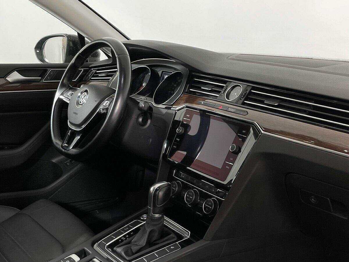 Купить Volkswagen Passat с пробегом. Фото: #6