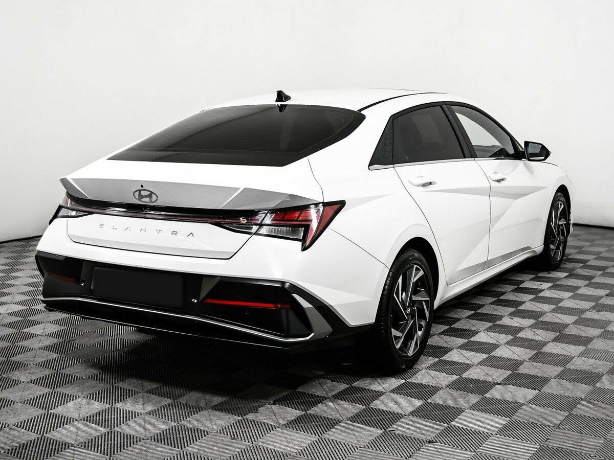 Купить Hyundai Elantra с пробегом. Фото: #4