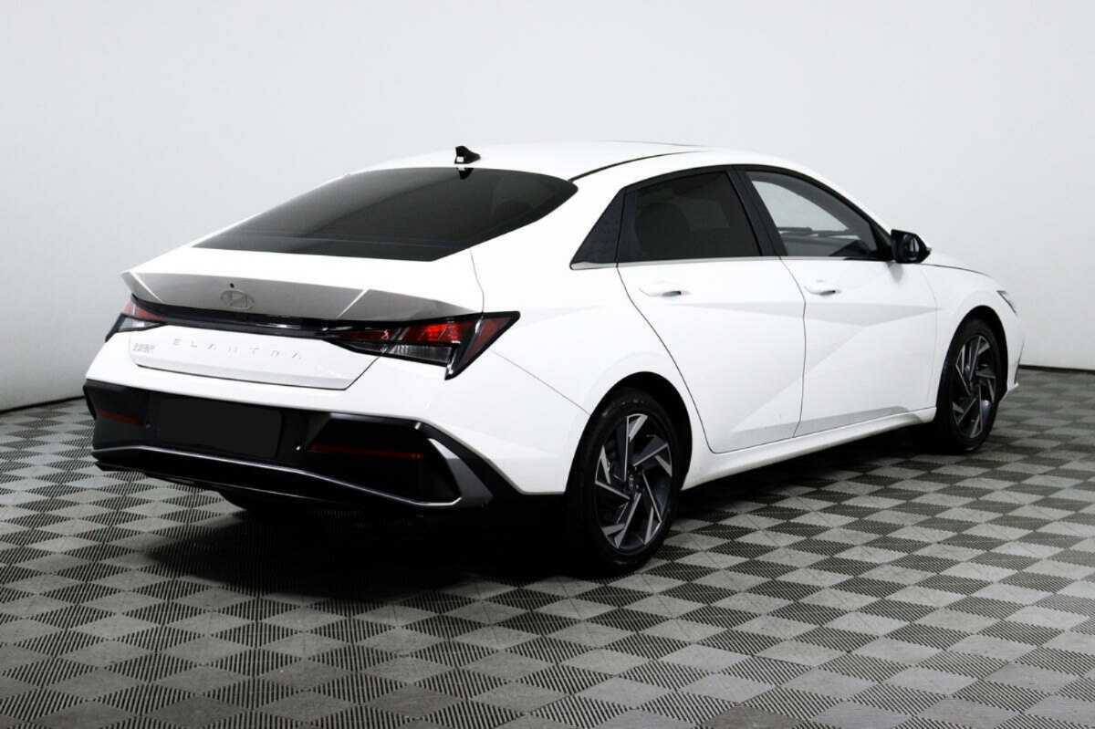 Купить Hyundai Elantra с пробегом. Фото: #4