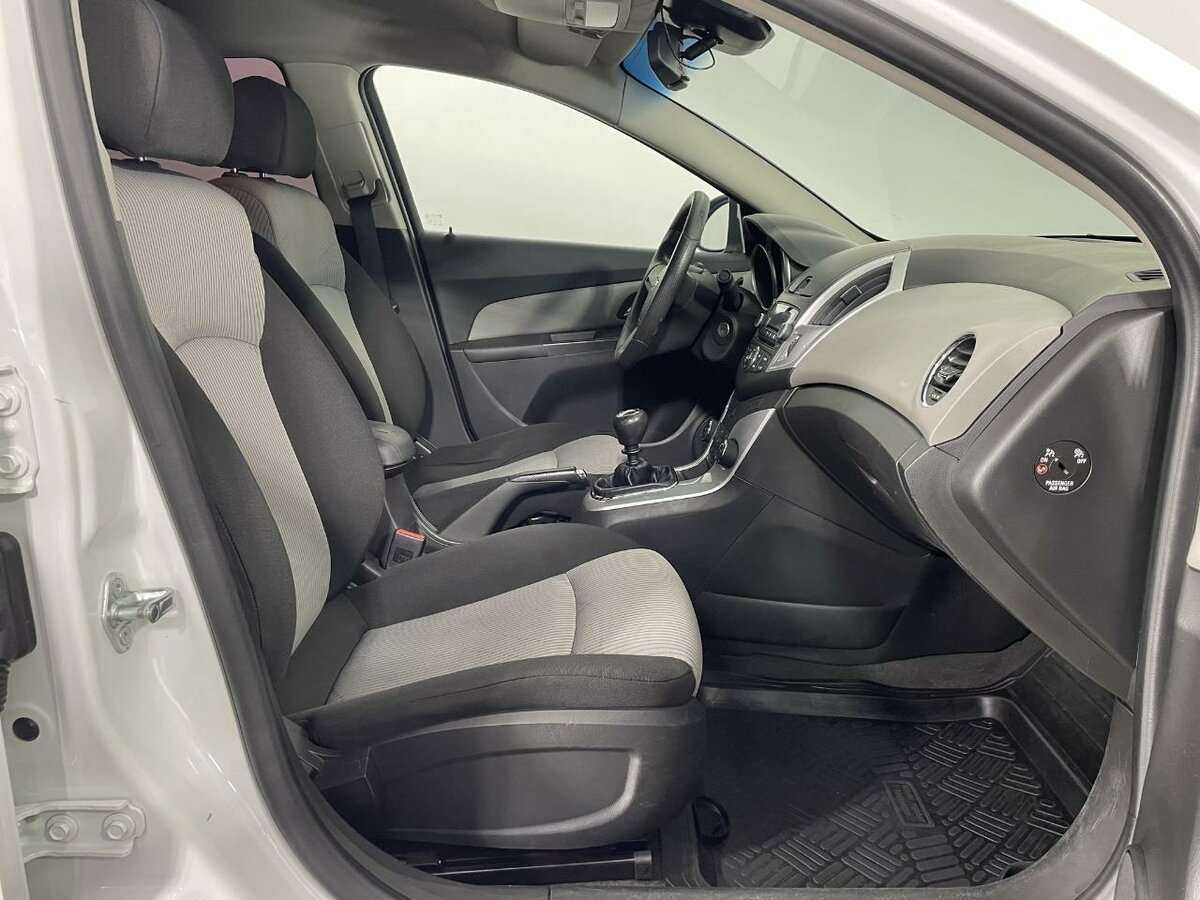 Купить Chevrolet Cruze с пробегом. Фото: #13