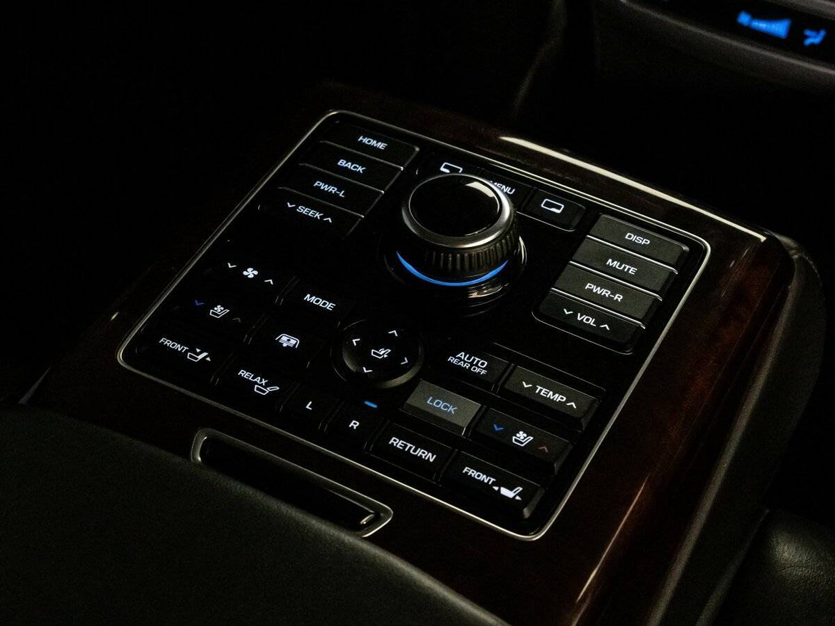 Купить Hyundai Equus с пробегом. Фото: #19