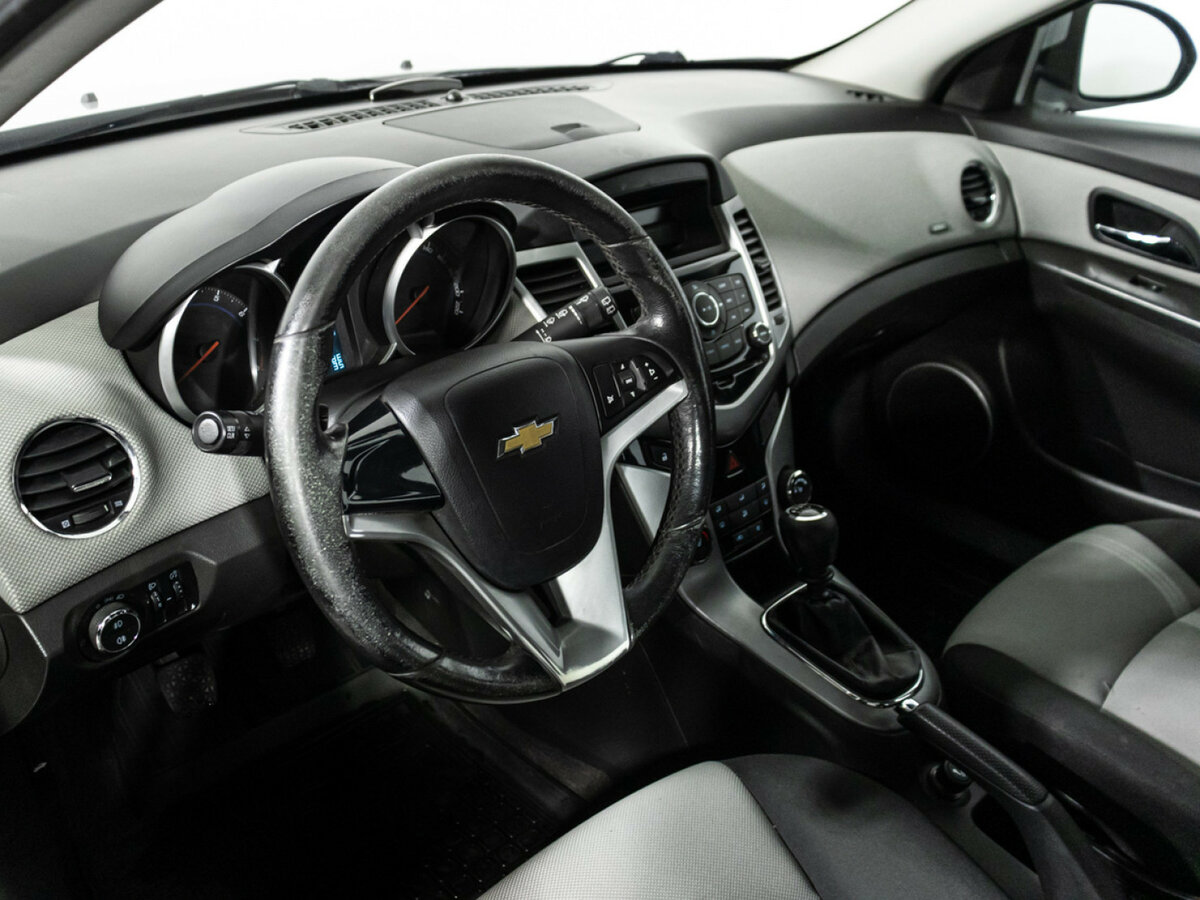 Купить Chevrolet Cruze с пробегом. Фото: #10