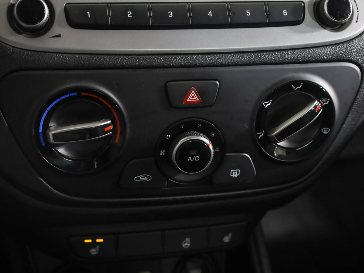 Купить Hyundai Solaris с пробегом. Фото: #13