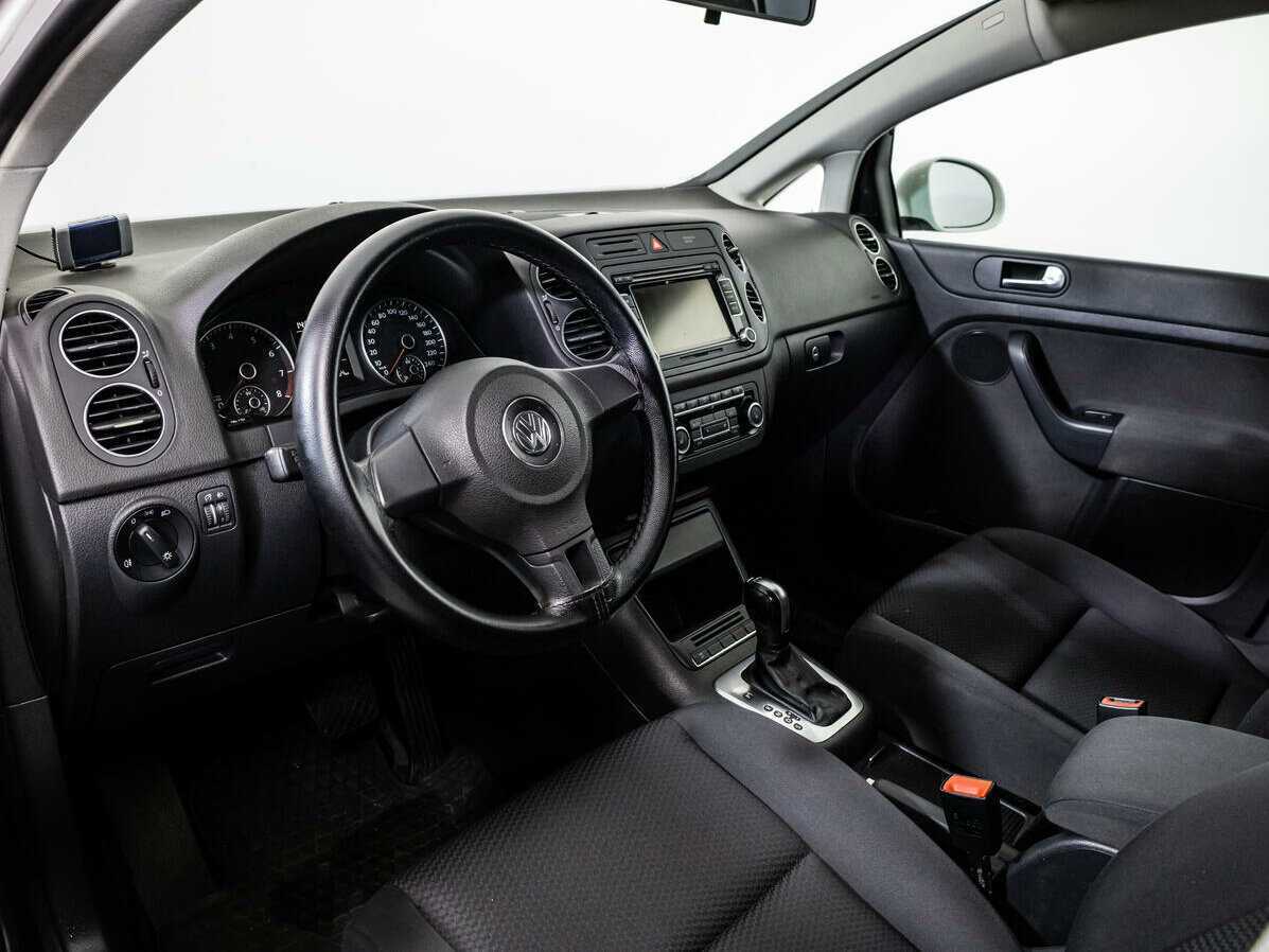 Купить Volkswagen Golf Plus с пробегом. Фото: #10