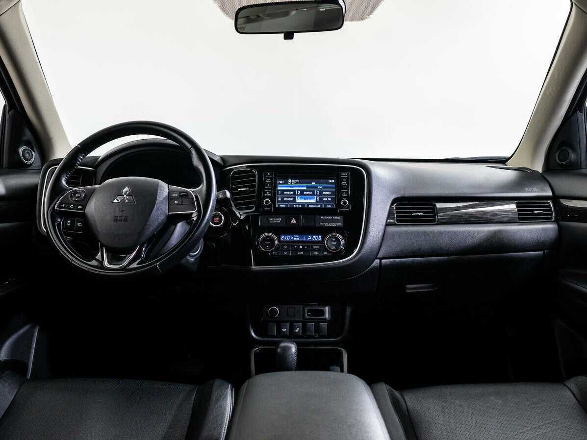 Купить Mitsubishi Outlander с пробегом. Фото: #9