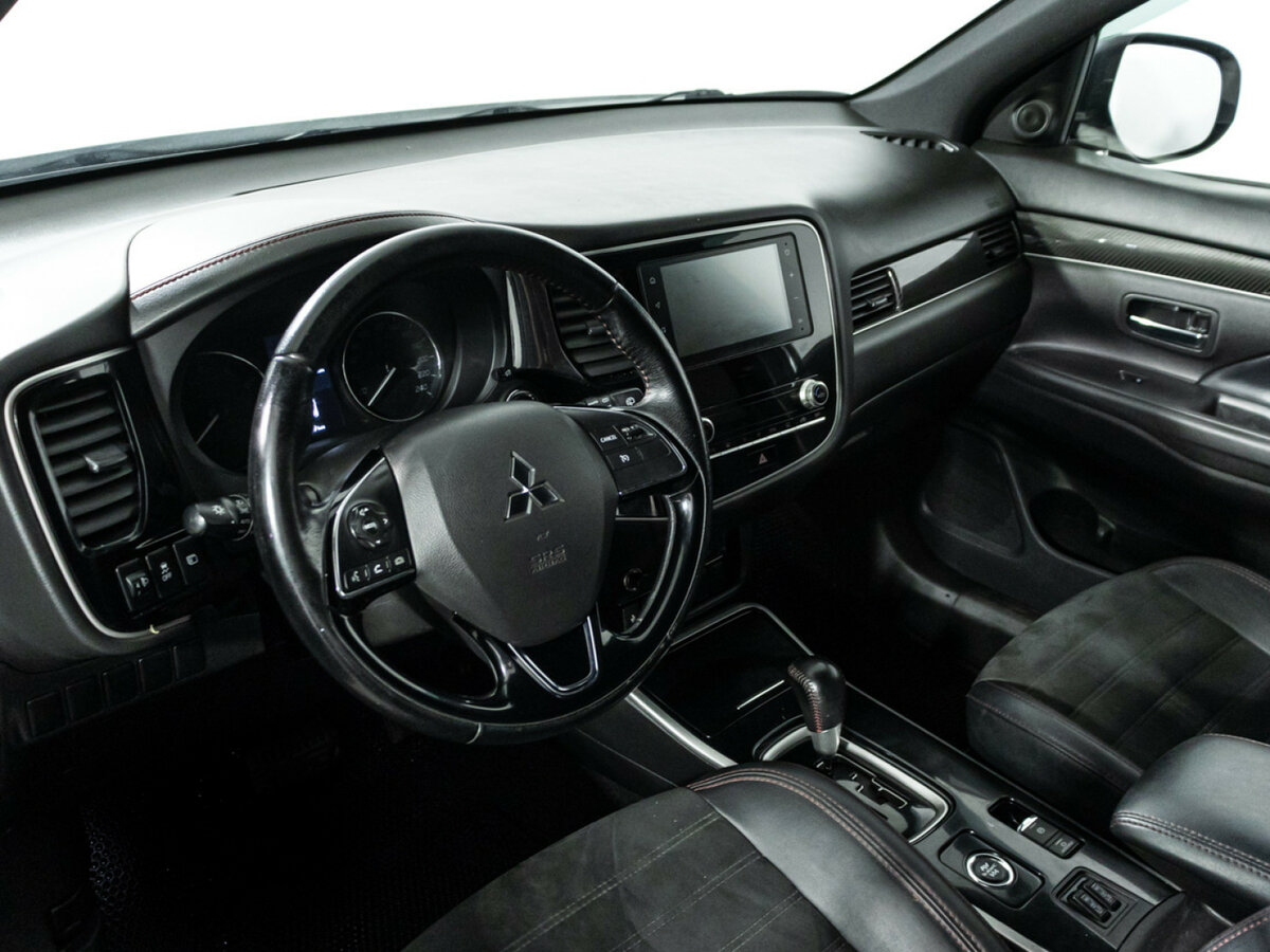Купить Mitsubishi Outlander с пробегом. Фото: #10