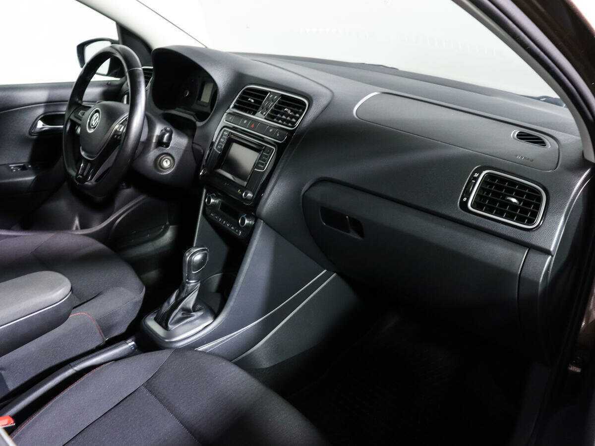 Купить Volkswagen Polo с пробегом. Фото: #8