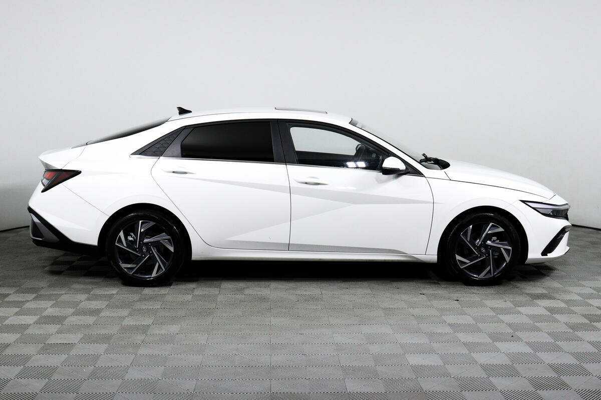 Купить Hyundai Elantra с пробегом. Фото: #3