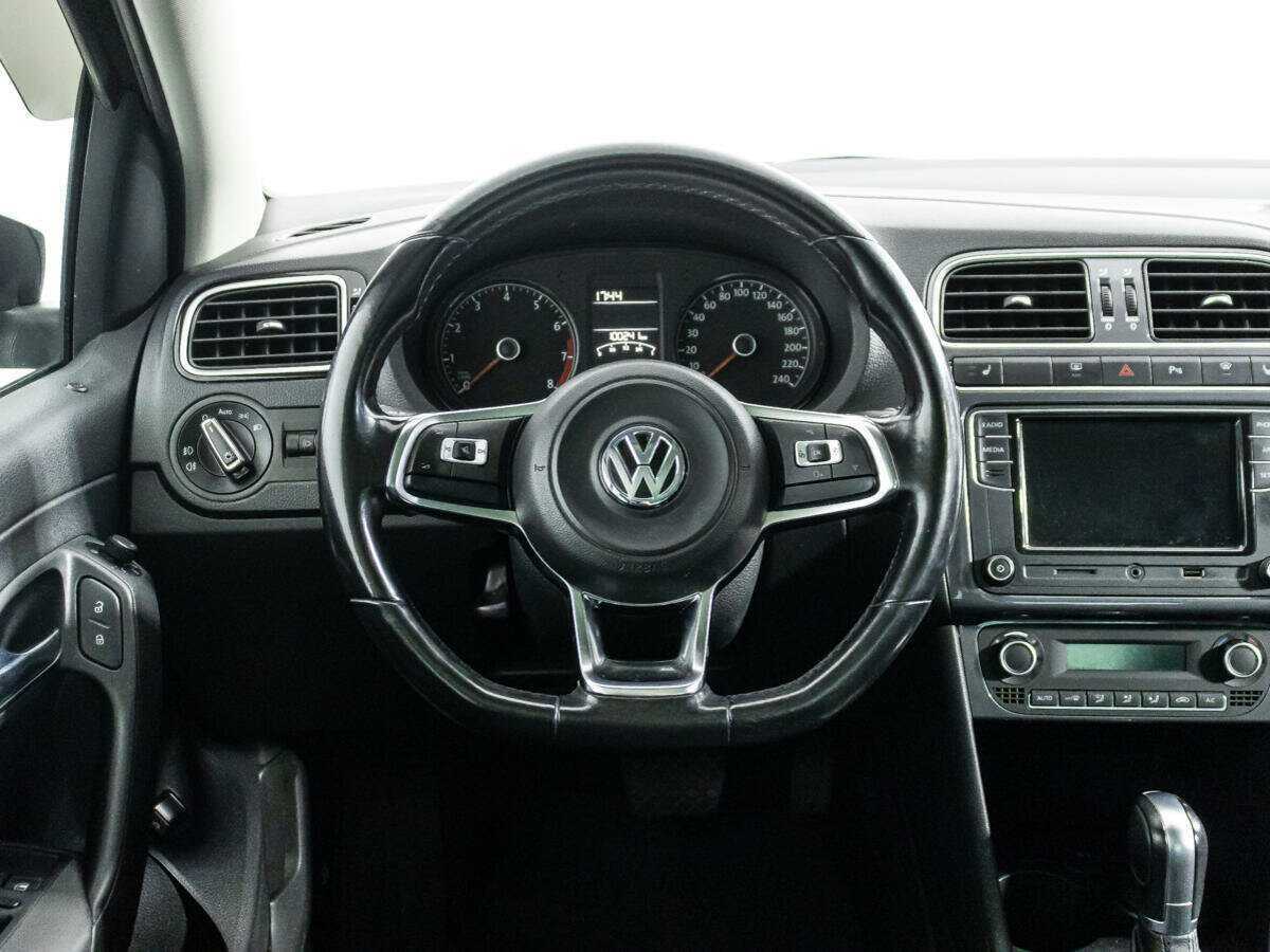 Купить Volkswagen Polo с пробегом. Фото: #17