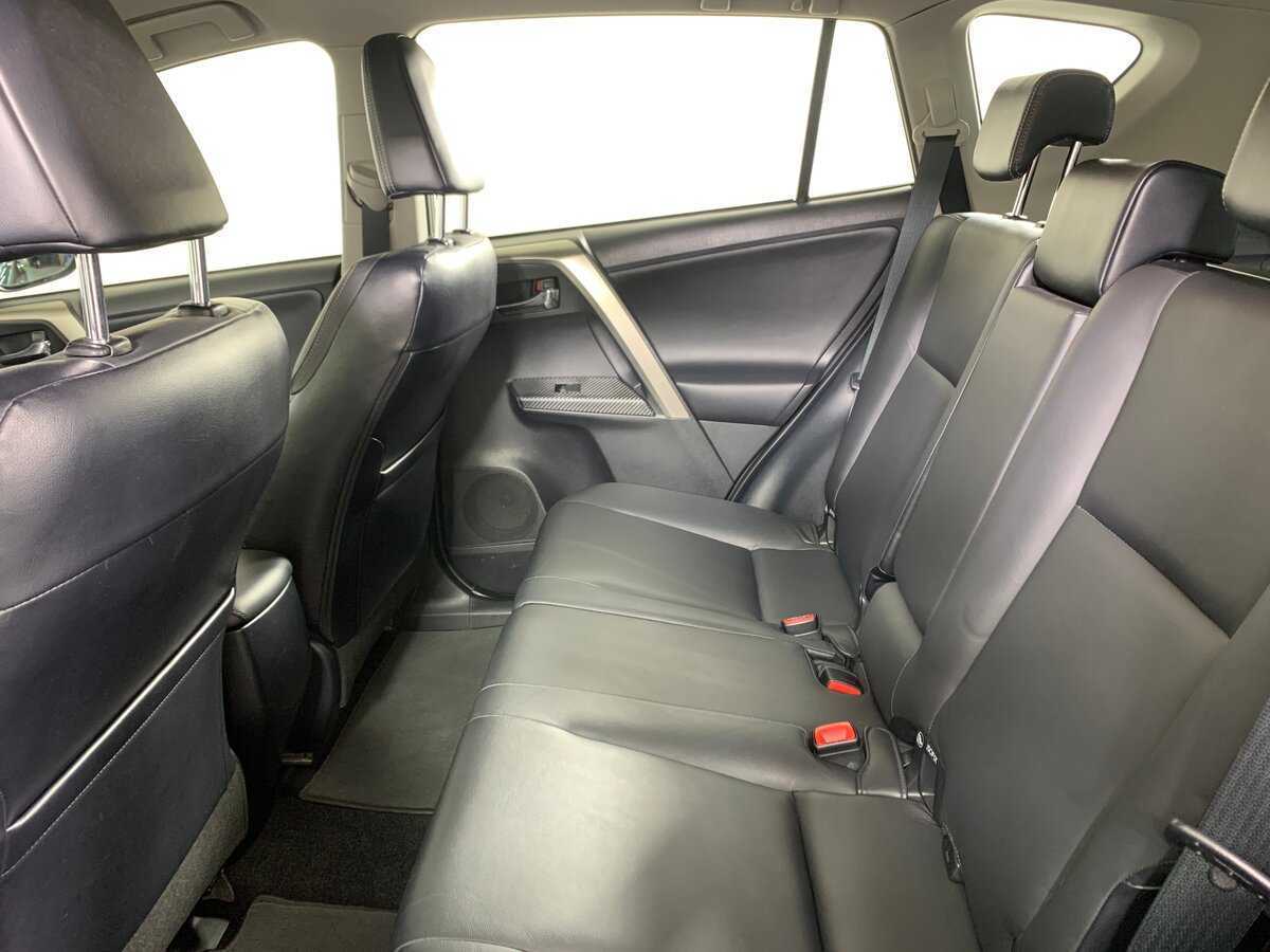Купить Toyota RAV4 с пробегом. Фото: #18