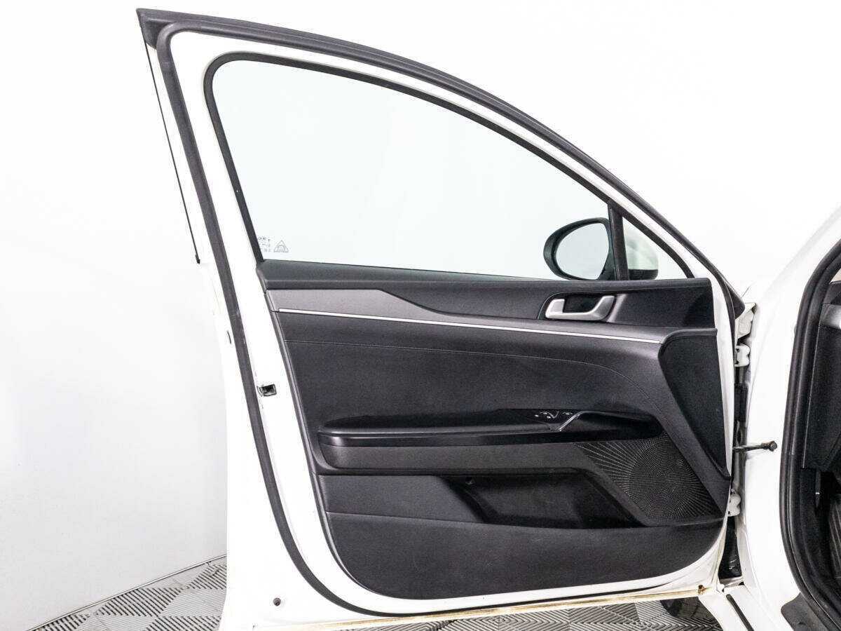 Купить Kia K5 с пробегом. Фото: #24