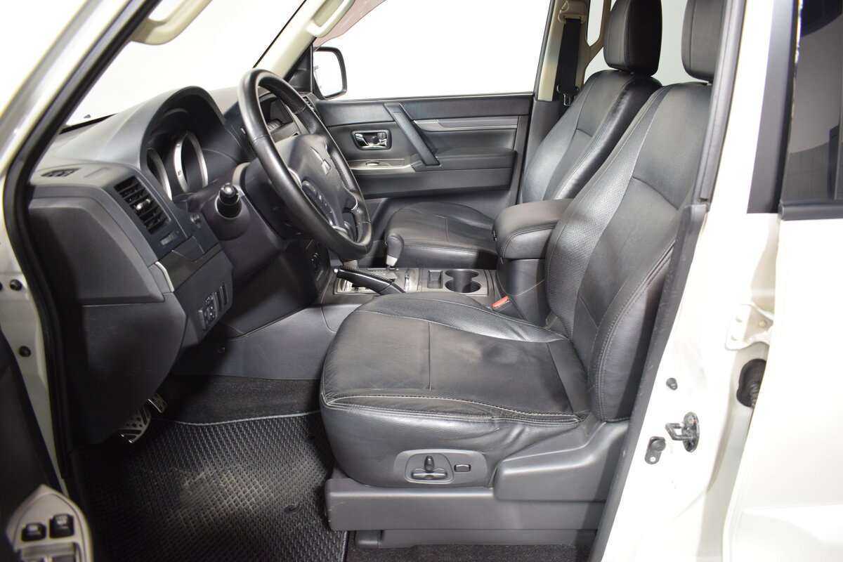 Купить Mitsubishi Pajero с пробегом. Фото: #5